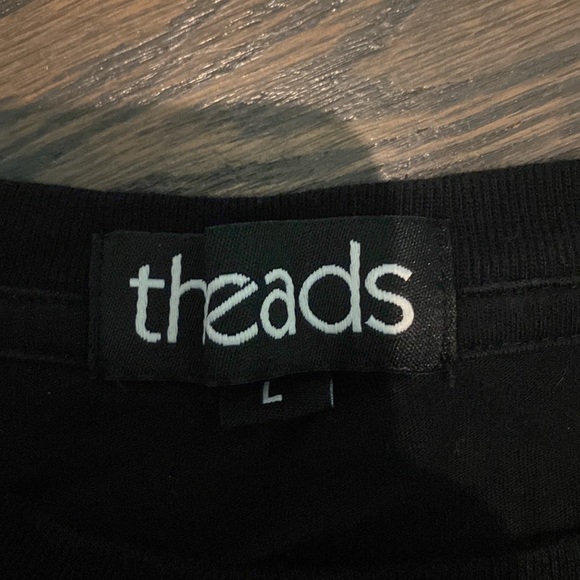 Threads T shirt - Picture 3 of 3